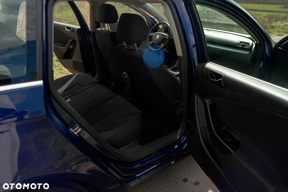 Volkswagen Passat 2.0 TDI DPF Comfortline - 9