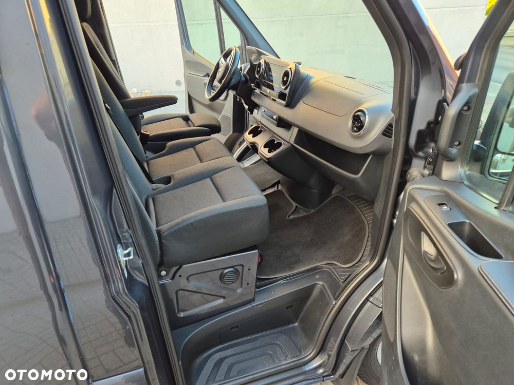 Mercedes-Benz Sprinter - 13