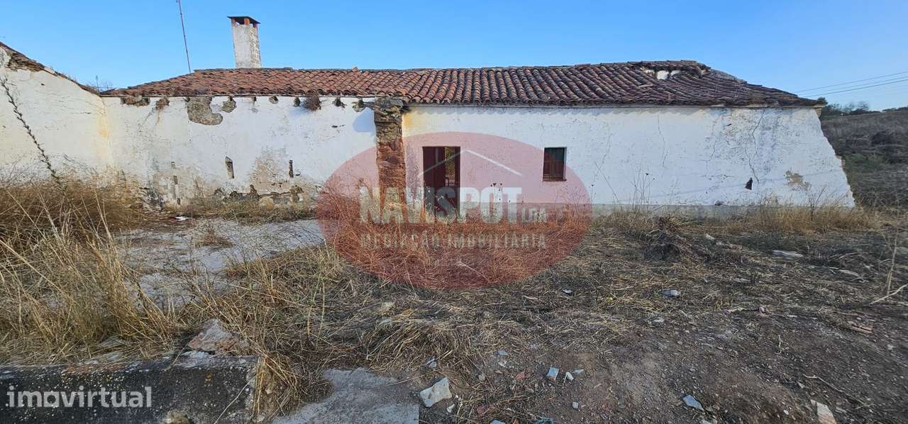 Ruina para recuperação em Casas Novas de Mares - Grande imagem: 2/7