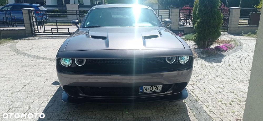 Dodge Challenger - 12
