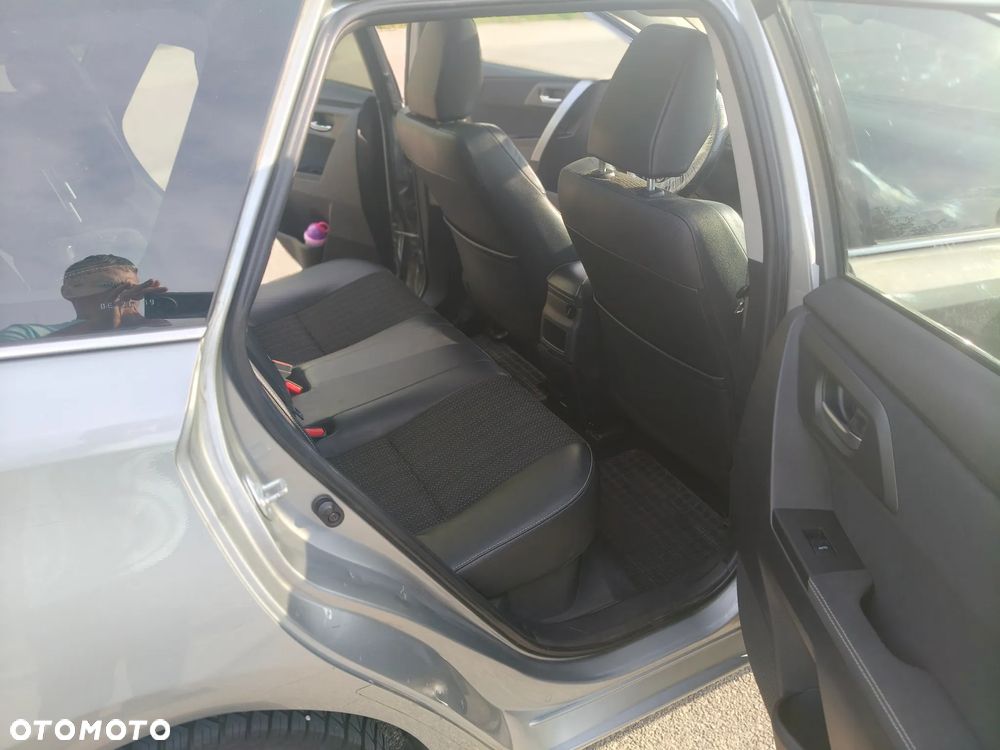 Toyota Auris ver-1-8-hsd-luna - 11