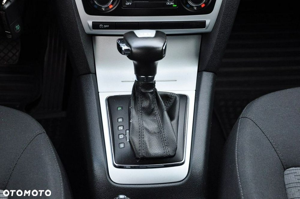 Skoda Octavia 1.6 TDI DPF DSG Elegance - 34