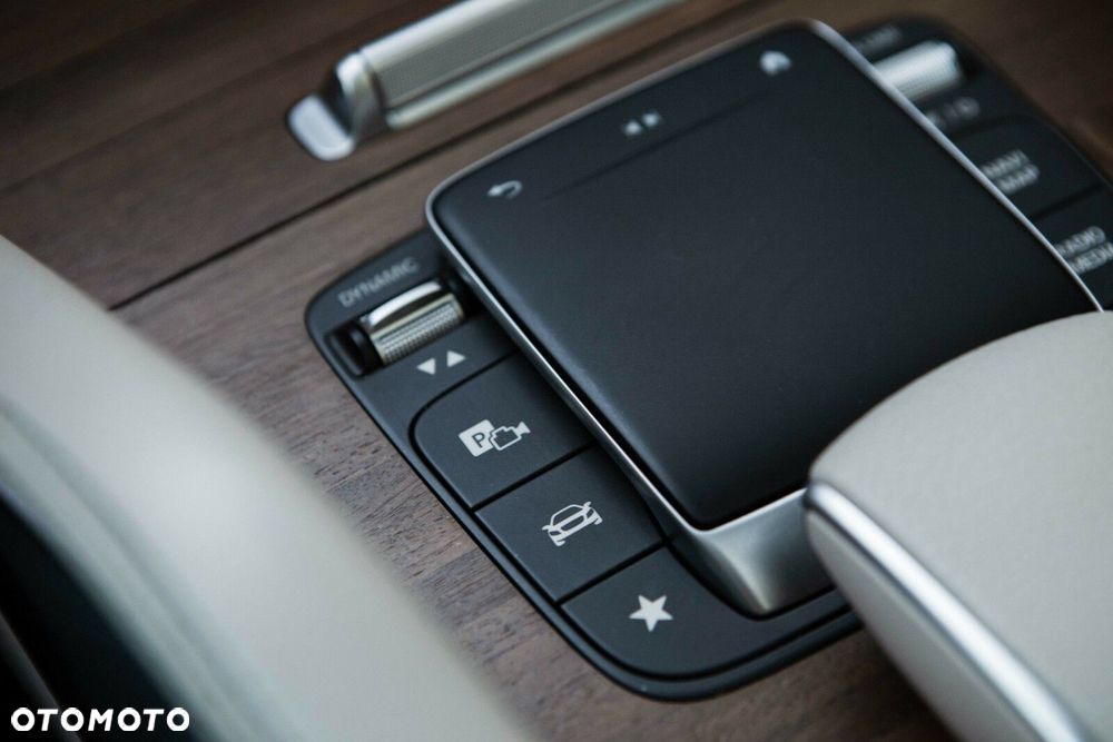 Mercedes-Benz GLS - 34