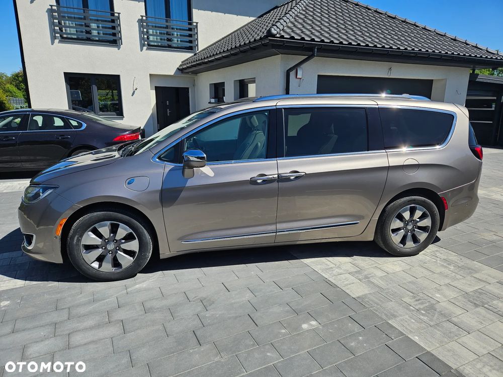 Chrysler Pacifica - 2