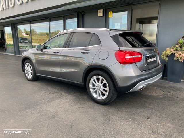 Mercedes-Benz GLA 220 d 4Matic 7G-DCT Urban - 7