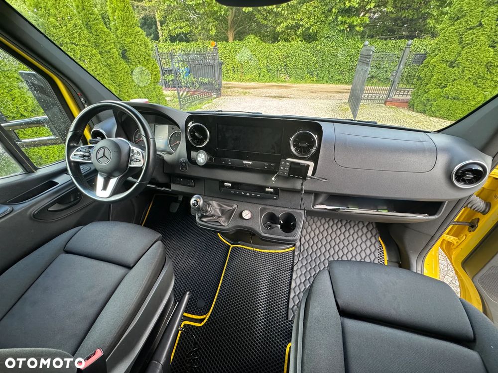 Mercedes-Benz Sprinter 519 - 12