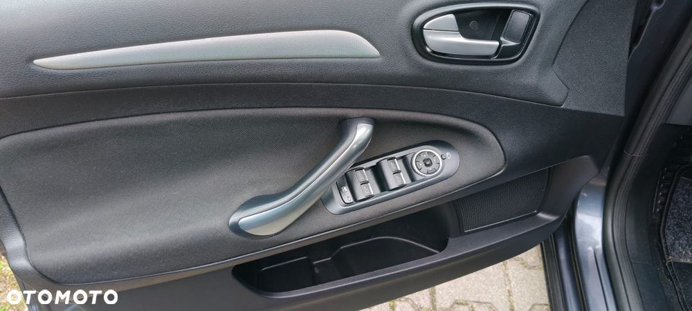 Ford Mondeo 2.0 Ambiente - 13