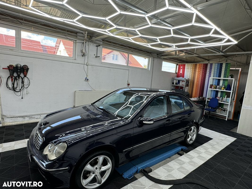 Mercedes-Benz C 240 4-Matic Aut Avantgarde - 7