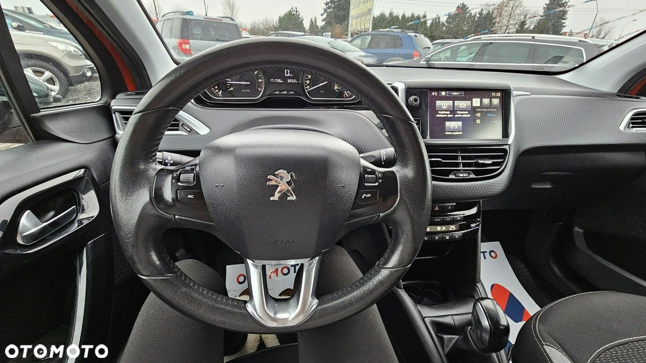 Peugeot 208 - 25