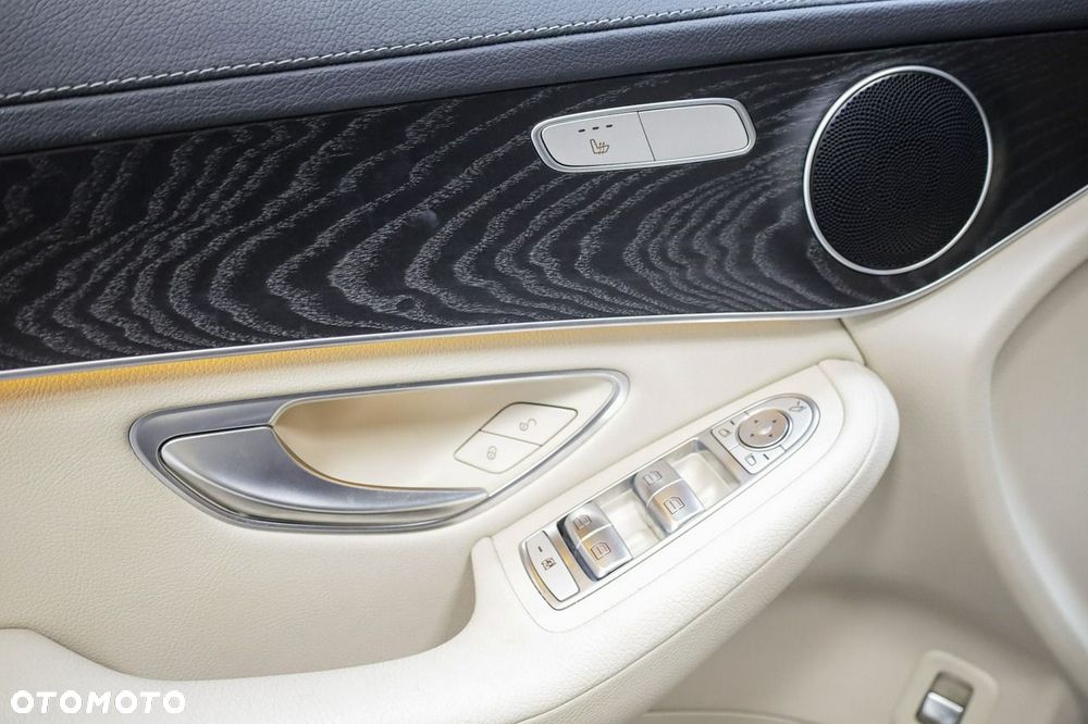 Mercedes-Benz GLC 250 4Matic 9G-TRONIC AMG Line - 25