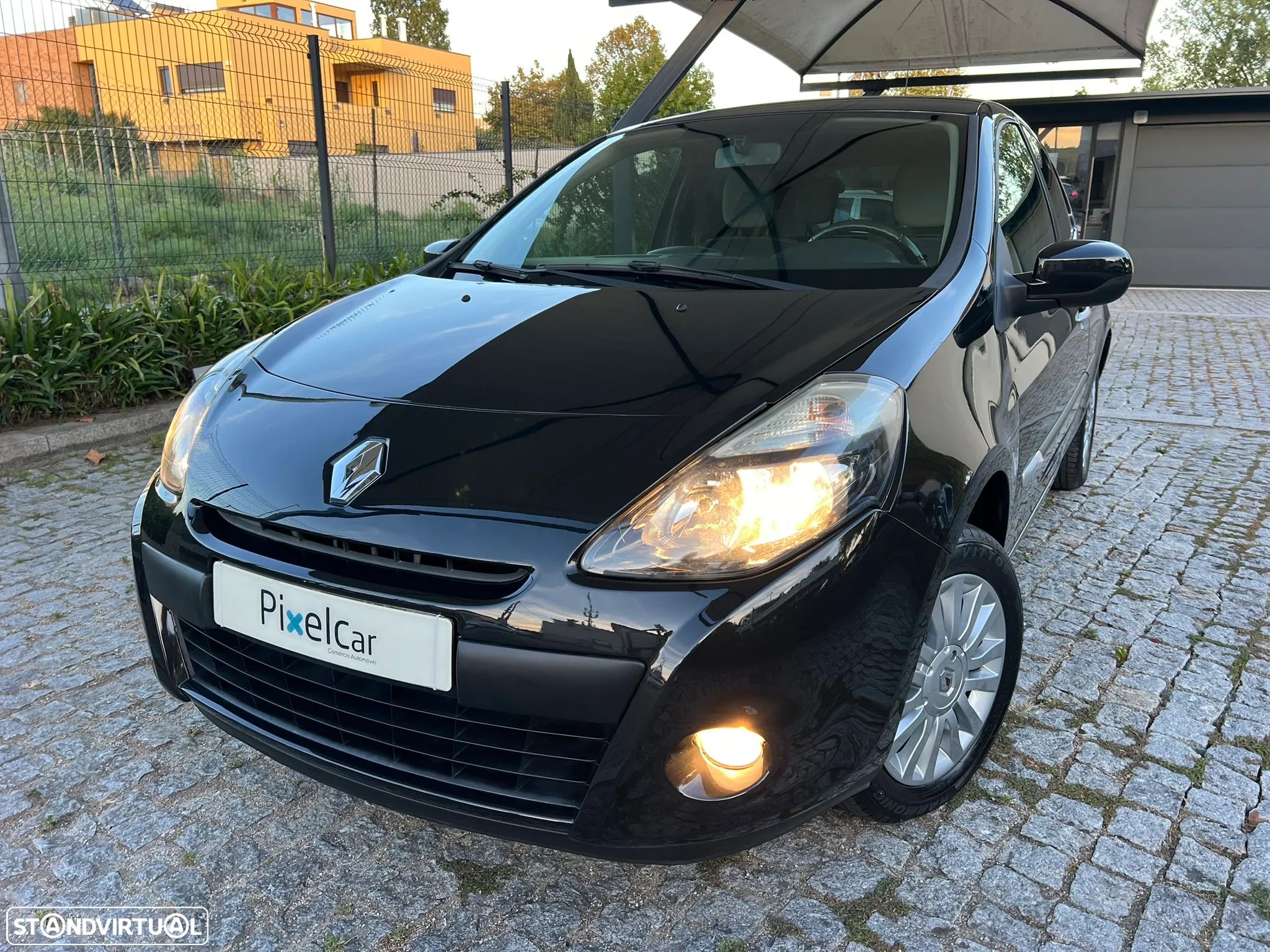 Renault Clio 1.2 16V GT 130g - 1