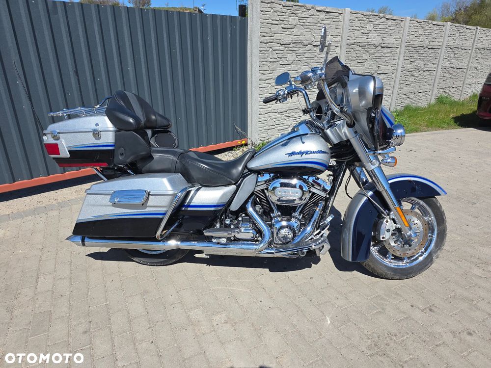 Harley-Davidson CVO Street Glide - 1