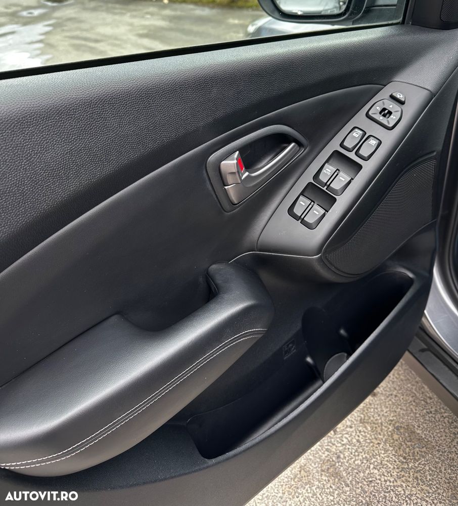 Hyundai ix35 2.0 CRDI 4WD Fifa World Cup Gold Edition - 13