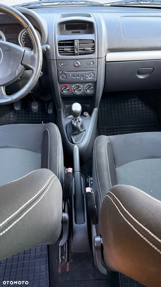 Renault Clio 1.2 16V Campus - 13