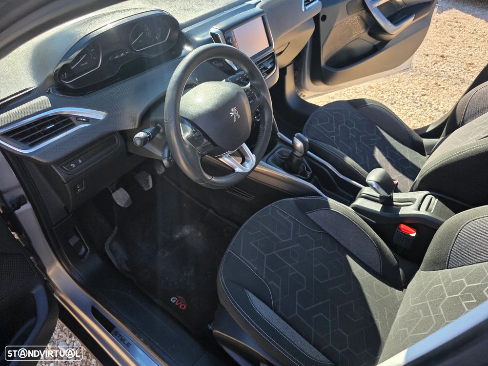 Peugeot 2008 1.2 PureTech Style - 17