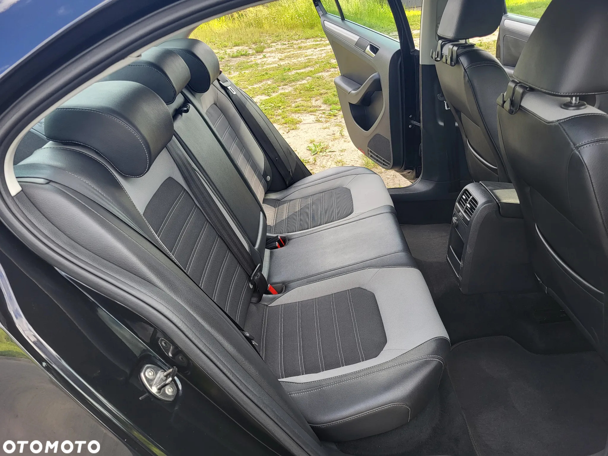 Volkswagen Jetta 1.6 TDI Highline - 12