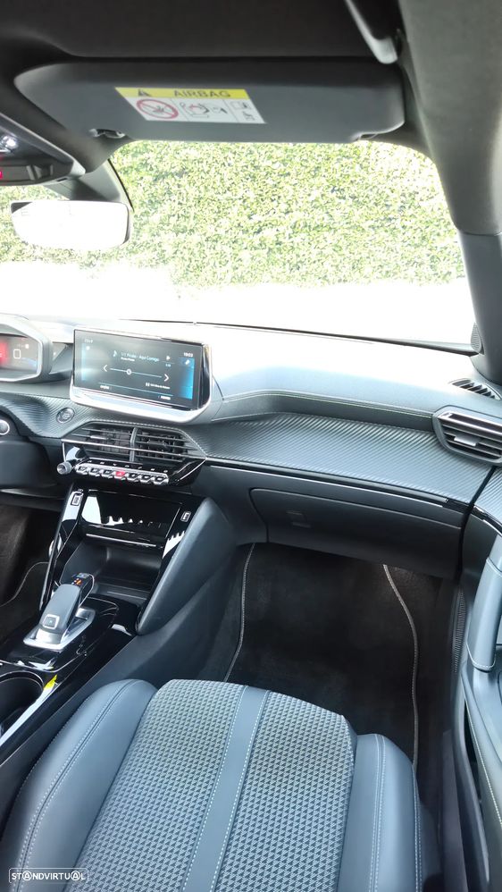 Peugeot 2008 1.2 PureTech GT EAT8 - 17