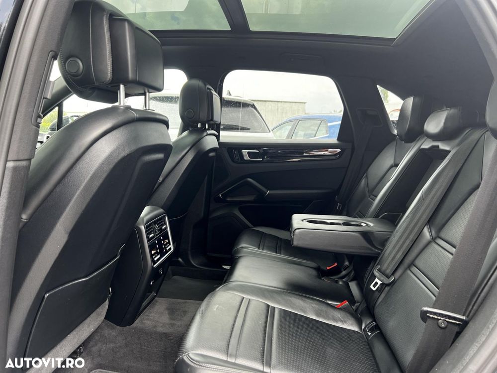Porsche Cayenne - 40