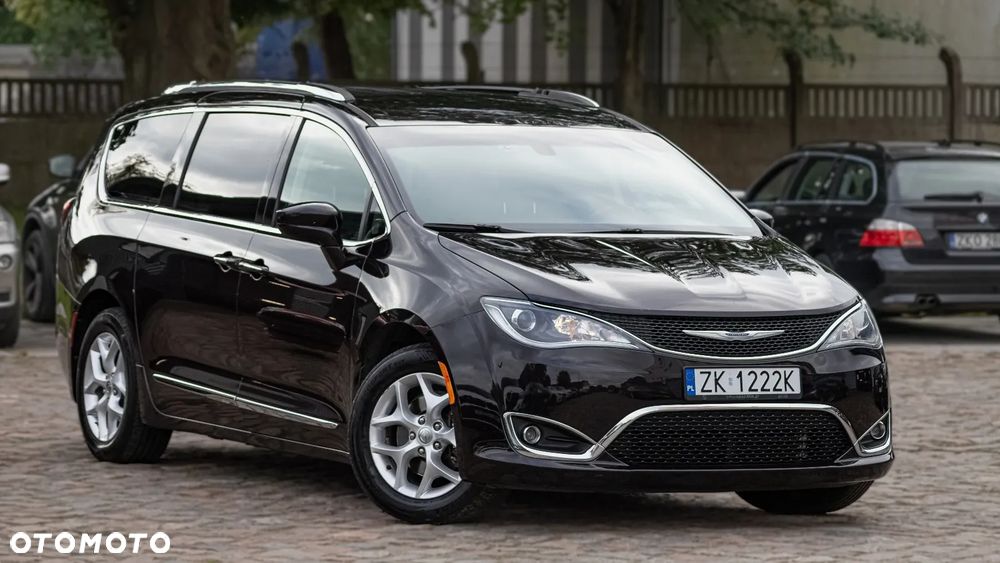 Chrysler Pacifica - 1