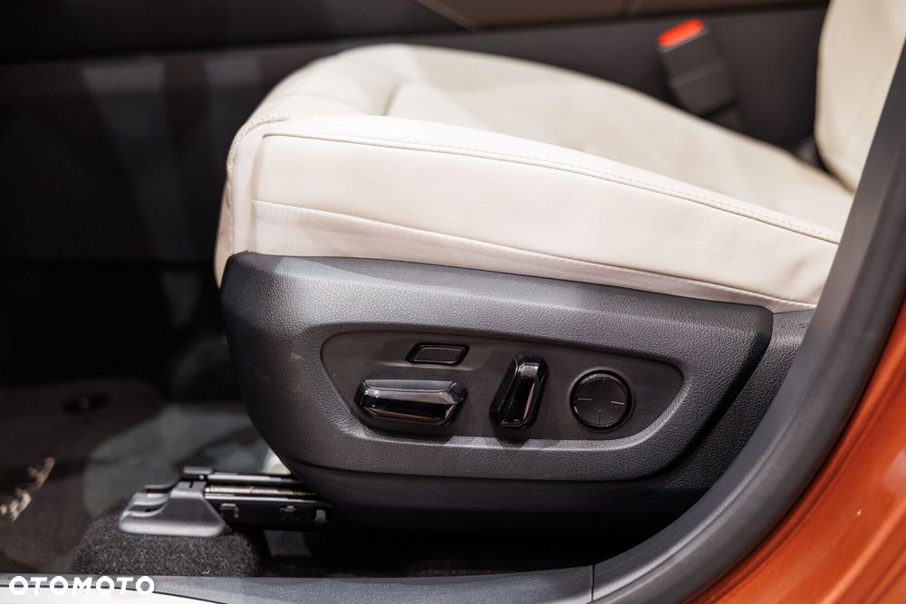 Lexus RX 450h+ Omotenashi - 23