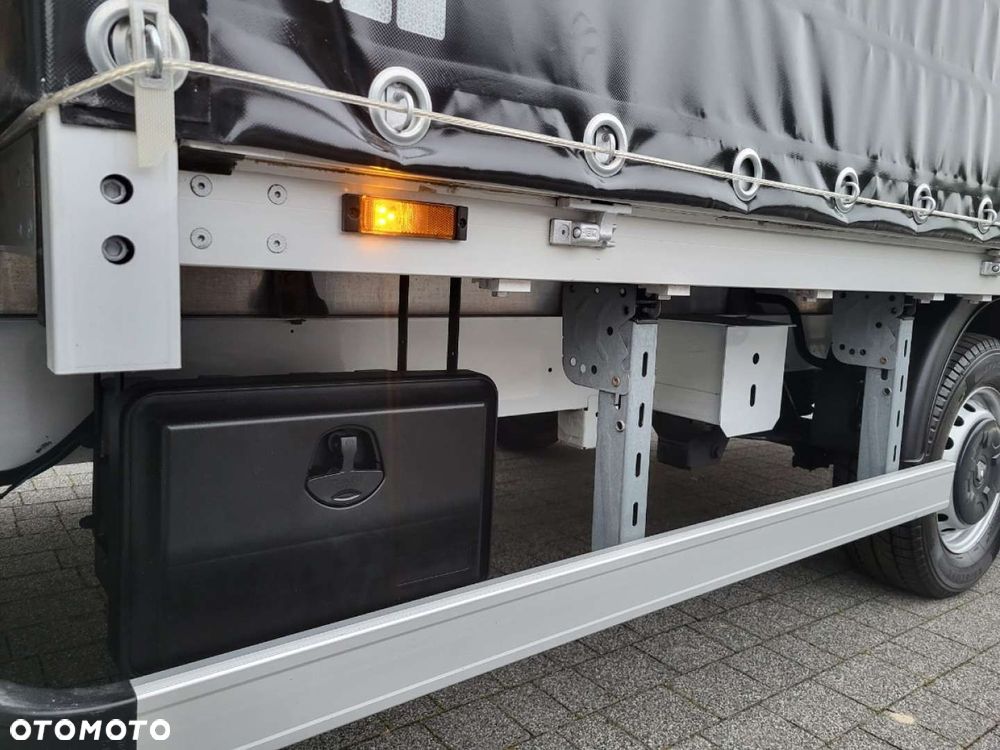 Renault Master kabina XL - 36