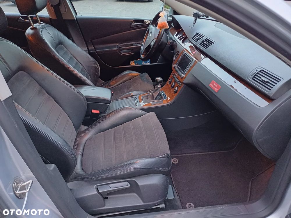 Volkswagen Passat 2.0 TDI DPF Highline - 13