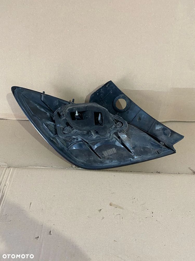 LAMPA PRAWA TYŁ TYLNA OPEL ASTRA H LIFT HB - 2