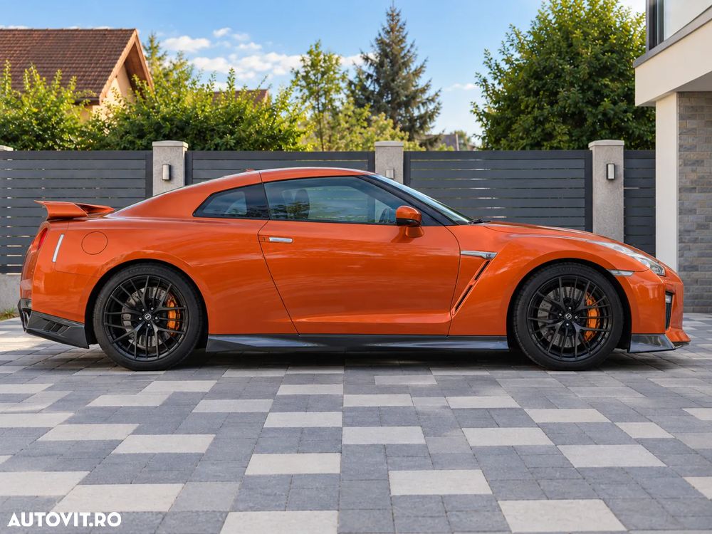 Nissan GT-R - 2