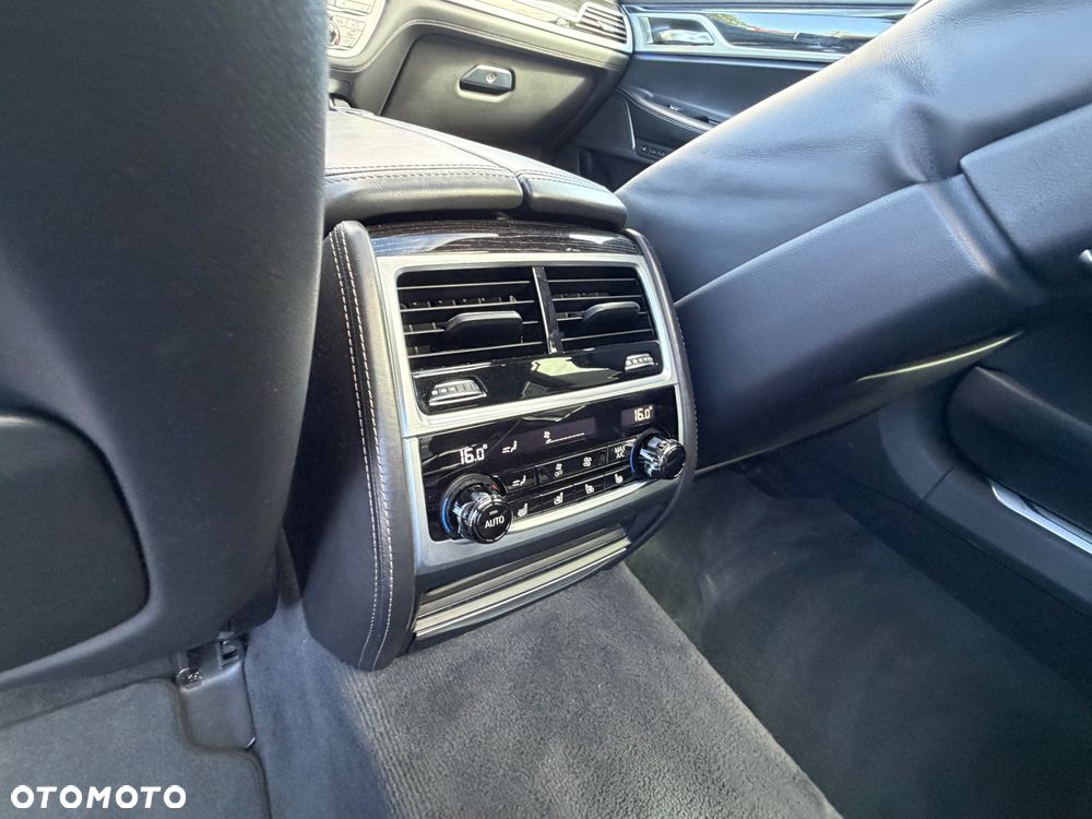 BMW Seria 7 750Ld xDrive sport - 23