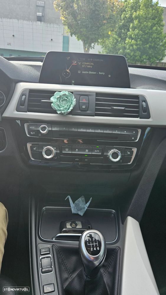 BMW 320 d Sport Line - 18