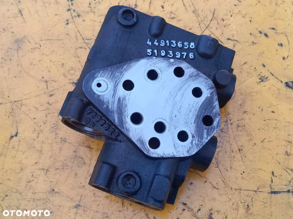 Blok hydrauliczny WOM 4WD New Holland T7.230 - 2