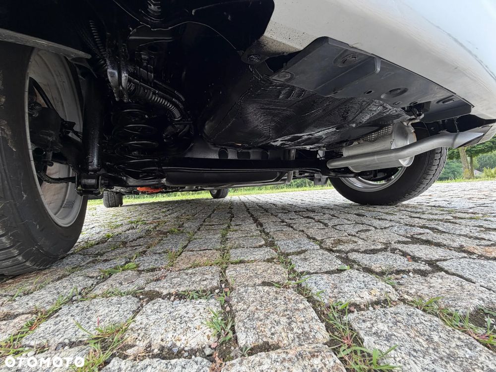 Toyota Yaris Hybrid 100 Premium - 15