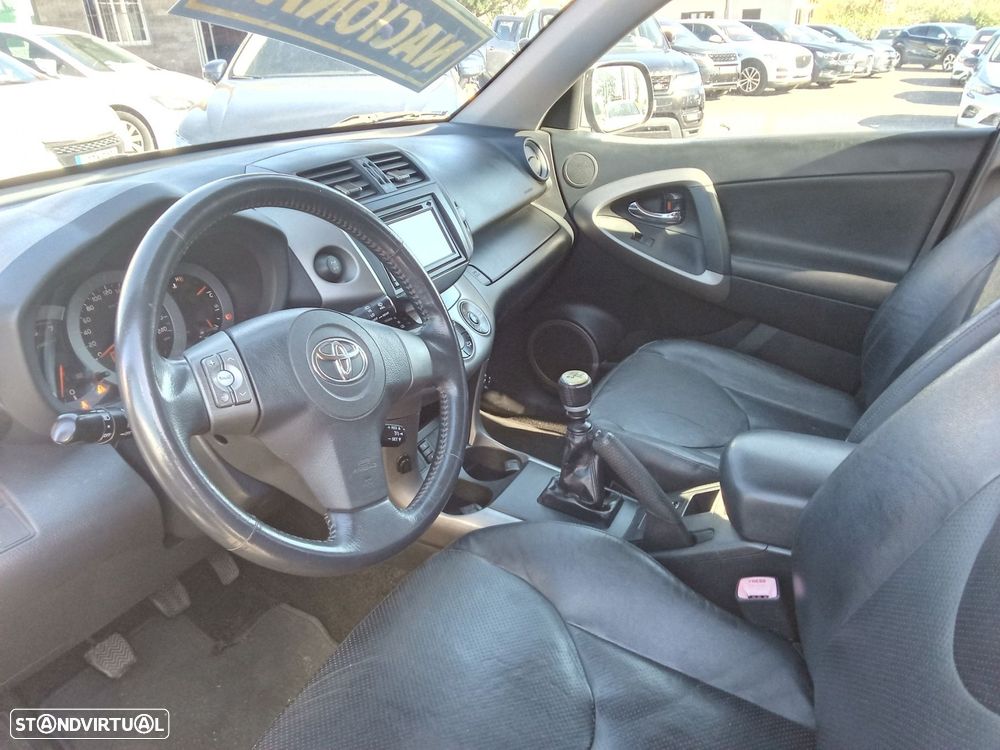 Toyota RAV4 2.2 D-4D X - 11