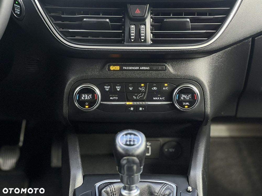 Ford Focus 1.0 EcoBoost Trend - 26