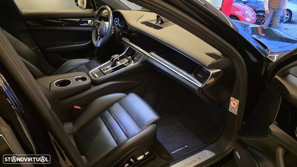 Porsche Panamera 4 E-Hybrid - 48