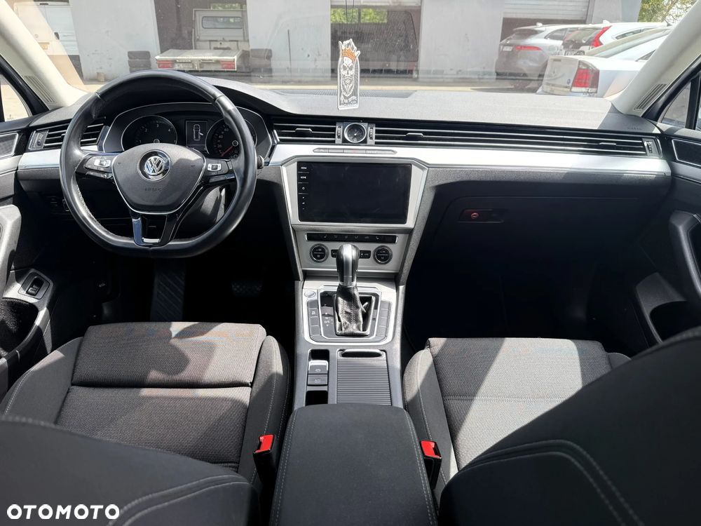 Volkswagen Passat 2.0 TDI SCR DSG Comfortline - 11
