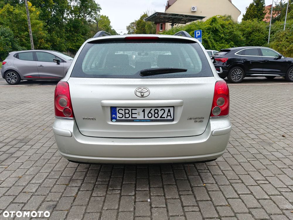 Toyota Avensis 2.0 D-4D Premium - 18
