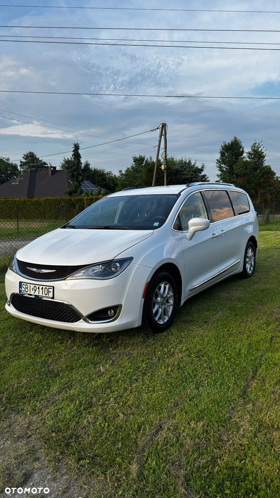 Chrysler Pacifica - 1