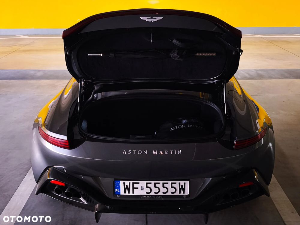 Aston Martin Vantage - 5