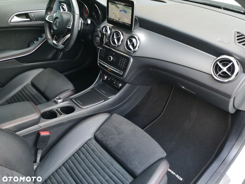 Mercedes-Benz GLA 220 4-Matic - 10