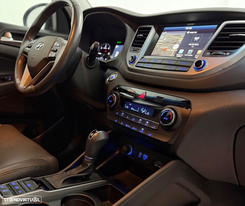 Hyundai Tucson 2.0 CRDi 4WD Auto Premium - 48