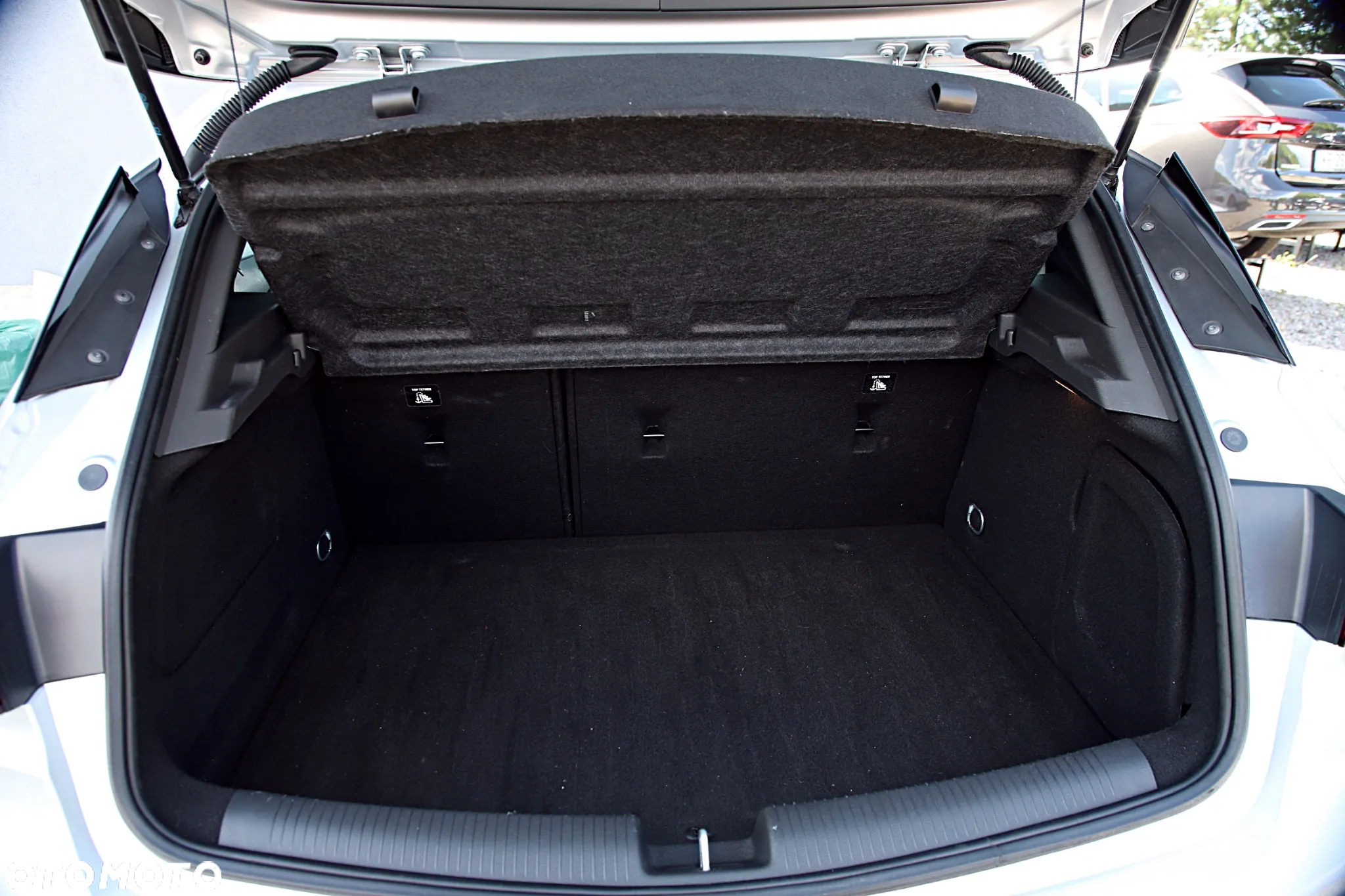 Opel Astra V 1.2 T Elegance S&S - 21