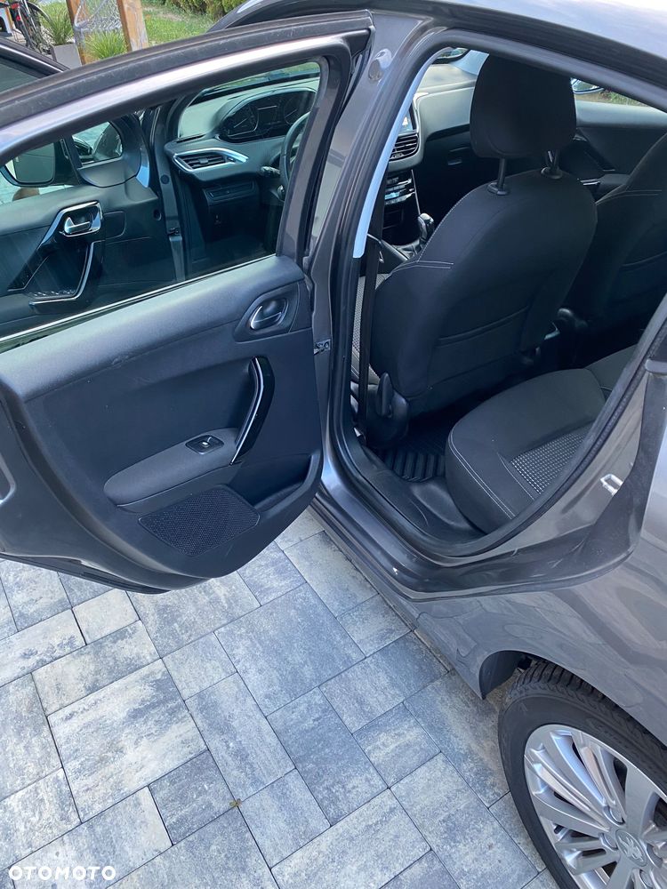 Peugeot 208 1.2 PureTech GPF Allure S&S - 9