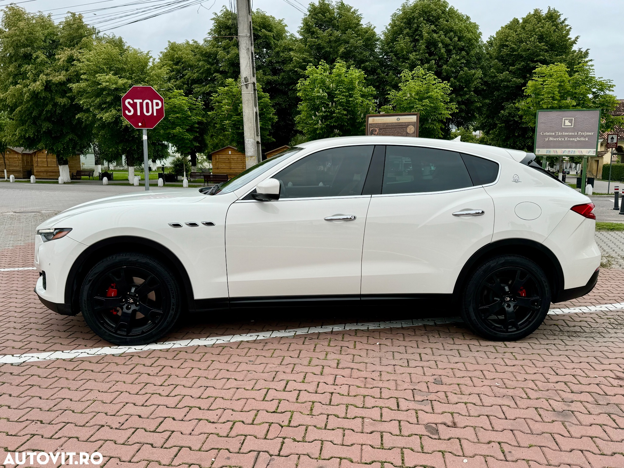 Maserati Levante Q4 Executive - 4