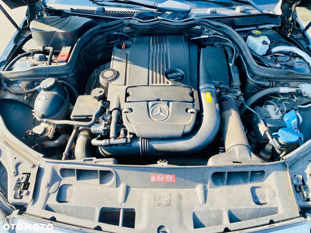 Mercedes-Benz Klasa C 180 CGI Automatik BlueEFFICIENCY Avantgarde - 39