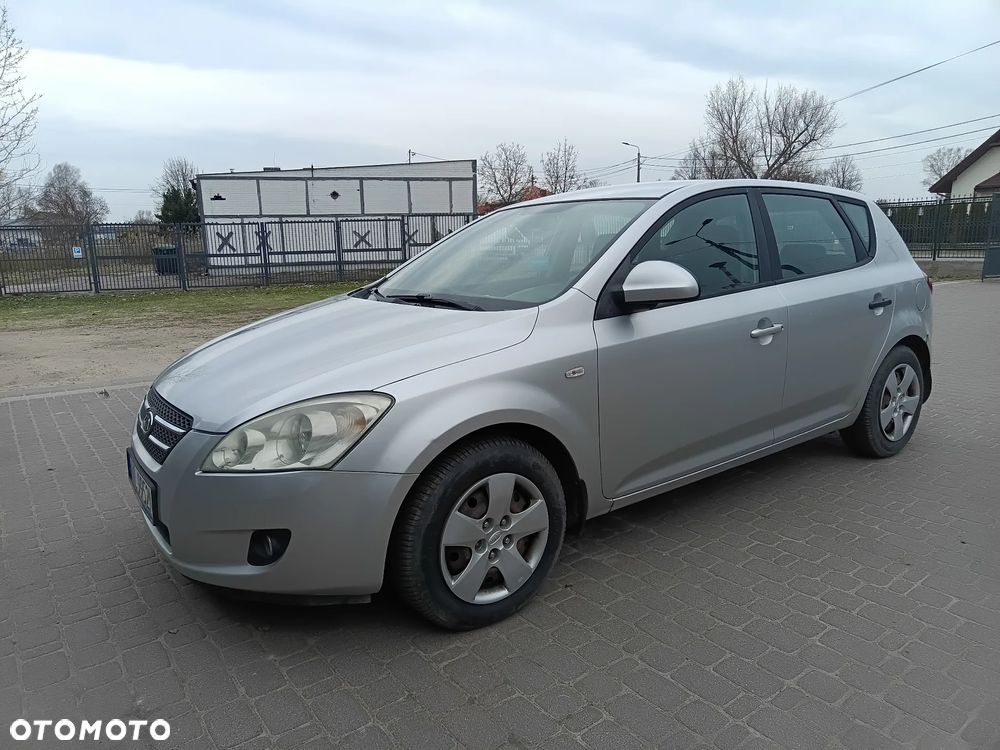 Kia Ceed 2.0 crdi Comfort + - 1