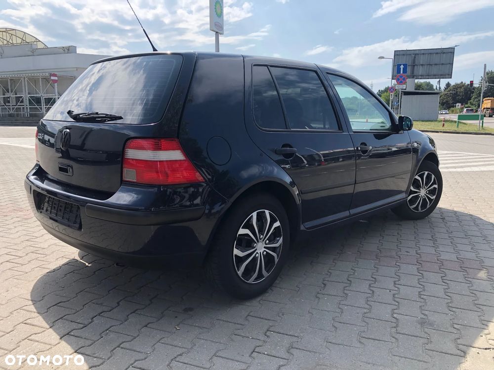 Volkswagen Golf - 1