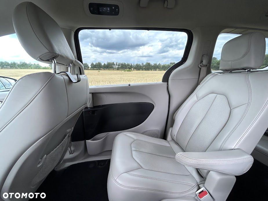 Chrysler Pacifica - 9