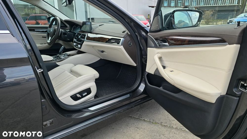BMW Seria 5 530i Luxury Line - 19