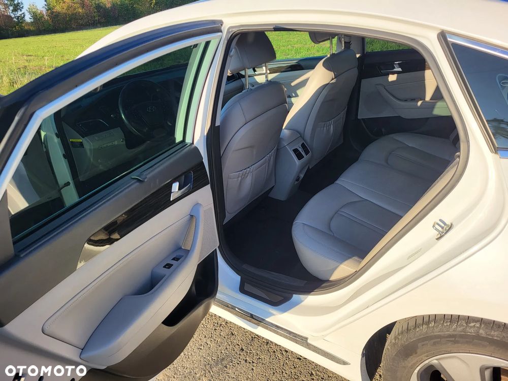 Hyundai Sonata - 16